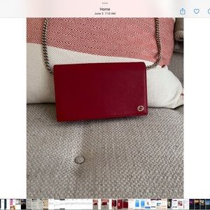 Beautiful Gucci wallet cross body bag. Very gently worn. Great condition.